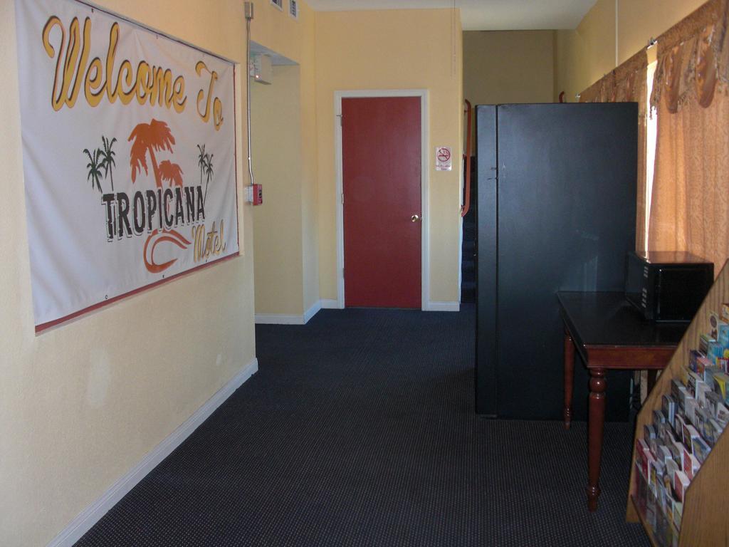 Tropicana Motel Compton Exteriér fotografie